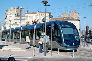 300px-XDSC_7591-tramway-de-Bordeaux-place-Paul-Doumer