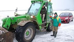 Un-agriculteur-beaumontois-et-son-fils-861993